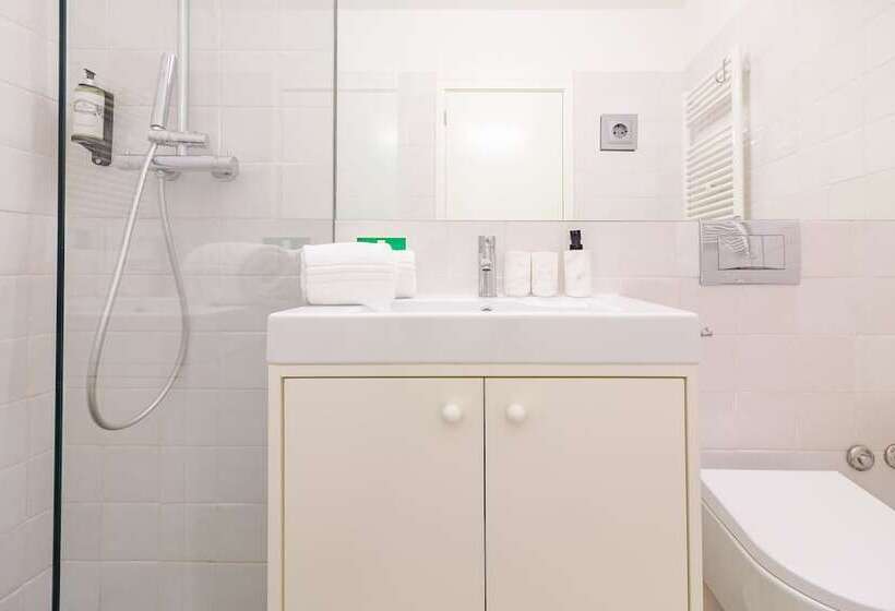 استودیوی استاندارد, Youropo The Tower