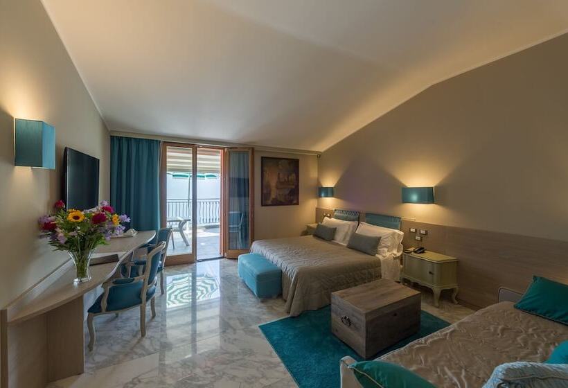 سوییت جونیور با چشمانداز دریا, Porto Roca