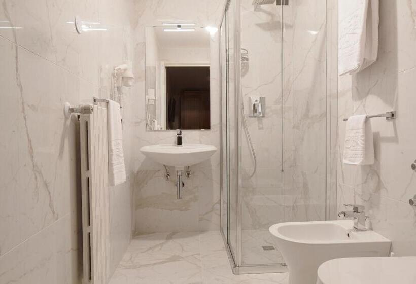 اتاق استاندارد یک نفره, Rechigi Park