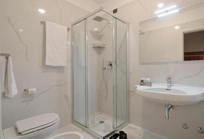 اتاق استاندارد یک نفره, Rechigi Park