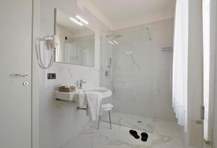 اتاق استاندارد, Rechigi Park