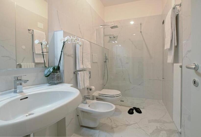 اتاق استاندارد, Rechigi Park