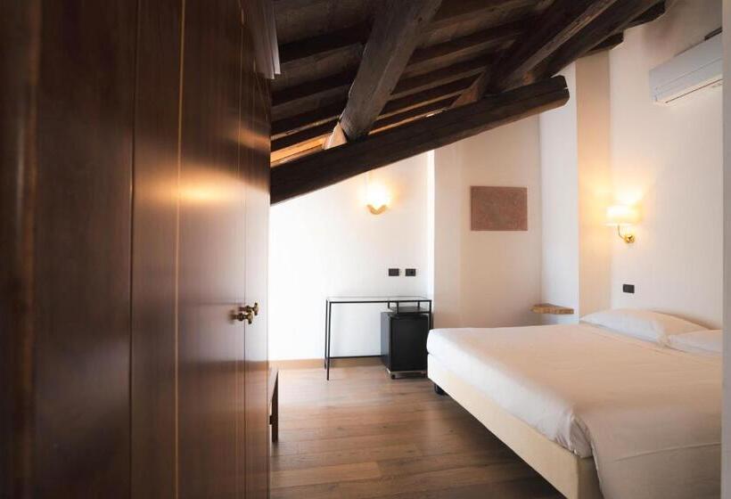 اتاق اکونومی, Rechigi Park