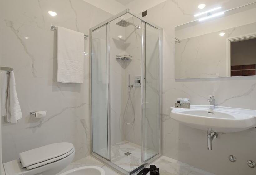 اتاق استاندارد یک نفره, Rechigi Park