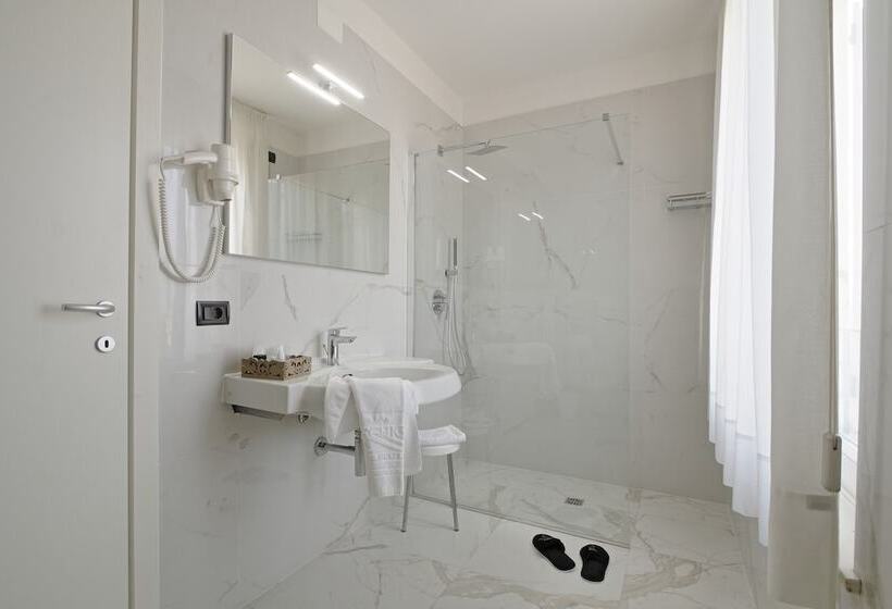 اتاق استاندارد, Rechigi Park