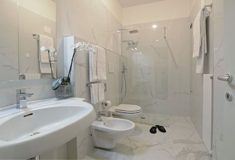 اتاق استاندارد, Rechigi Park