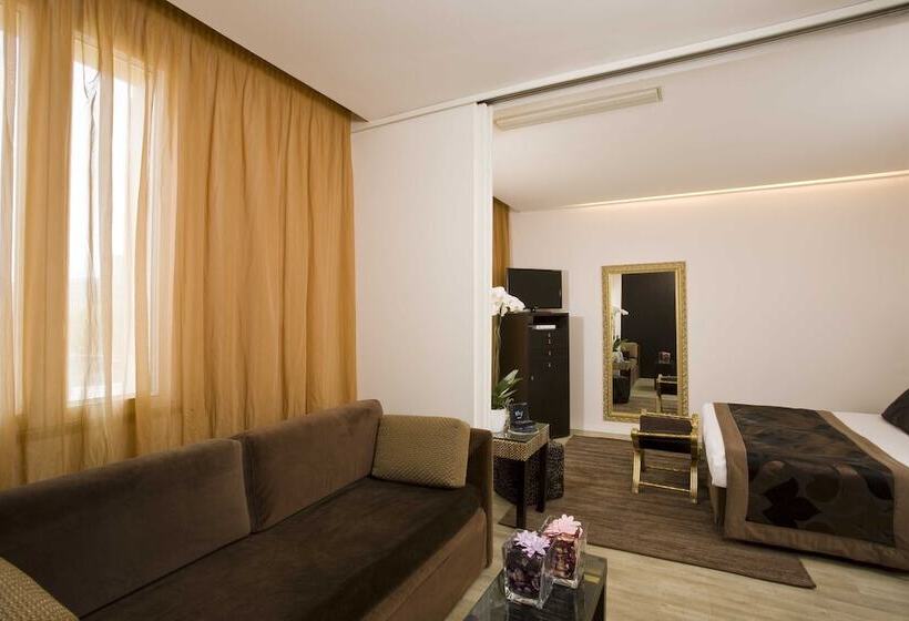 주니어 스위트, Roma