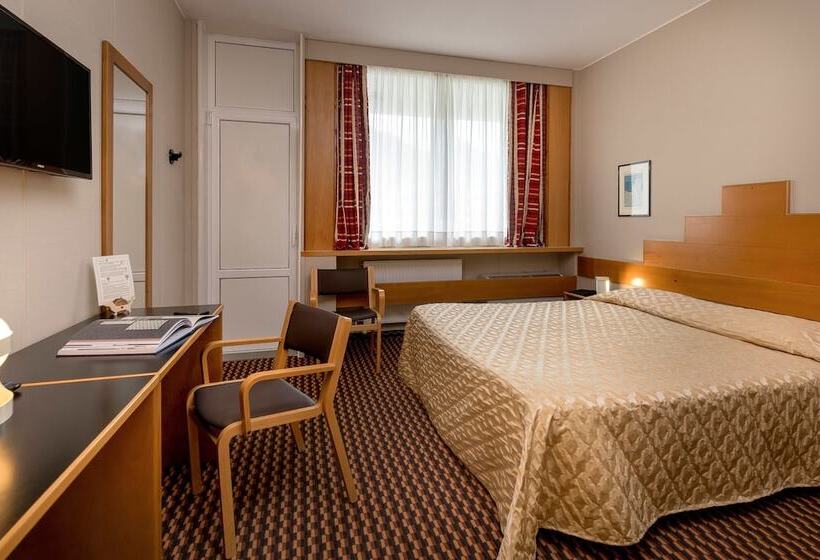 غرفة سوبيريور, Santoli