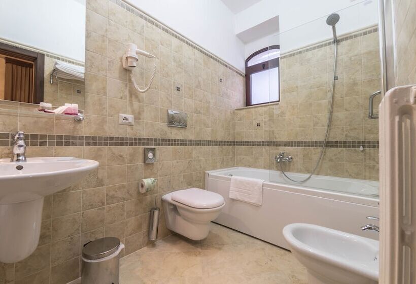 חדר קומפורט, Leone De Castris Wine