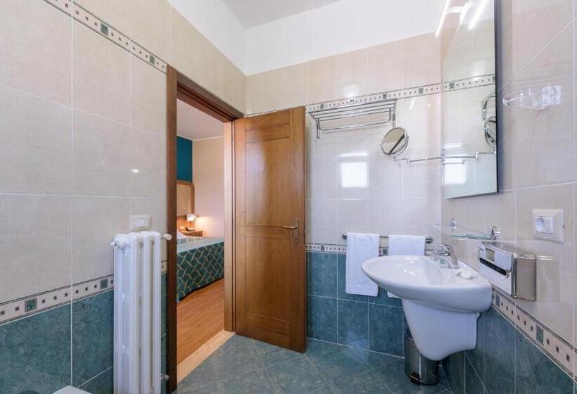 חדר קומפורט, Leone De Castris Wine