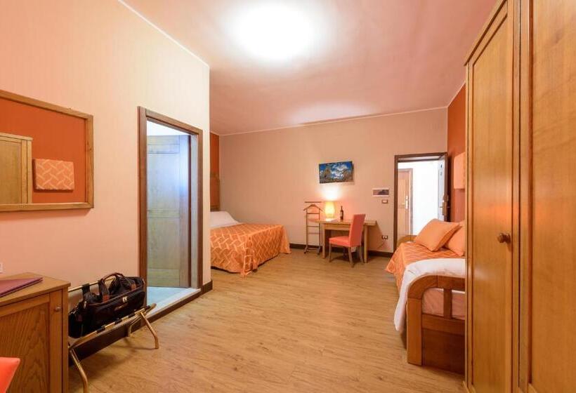 חדר סטנדרט לשלושה, Leone De Castris Wine