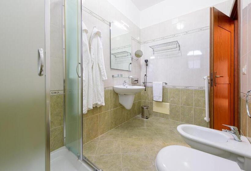 חדר סטנדרט לארבעה, Leone De Castris Wine