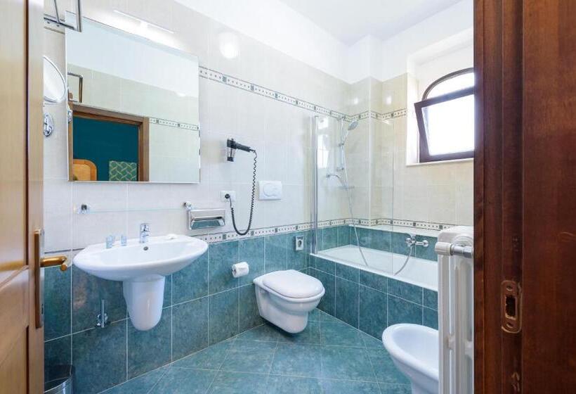 חדר סטנדרט לארבעה, Leone De Castris Wine