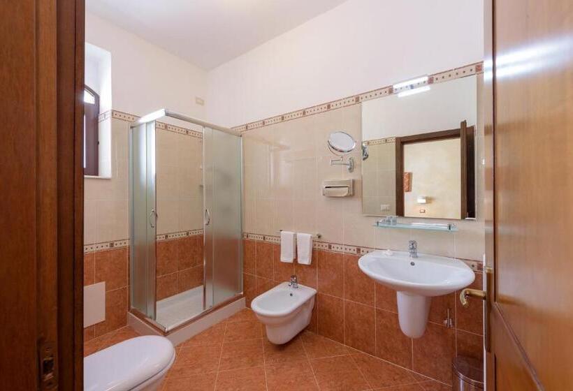 חדר סטנדרט לארבעה, Leone De Castris Wine