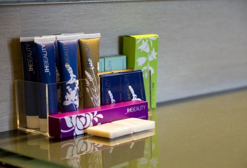 סוויטת ג'וניור, Selene Pomezia