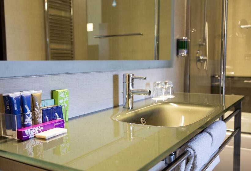 סוויטת ג'וניור, Selene Pomezia