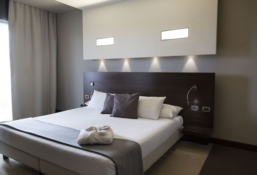 סוויטת ג'וניור, Selene Pomezia