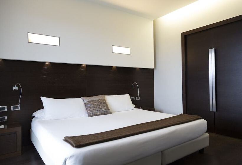 סוויטת ג'וניור, Selene Pomezia