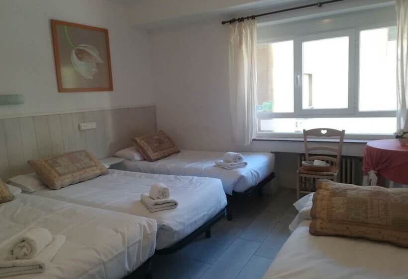 חדר סטנדרט לארבעה, Hostal Albero By Gaiarooms