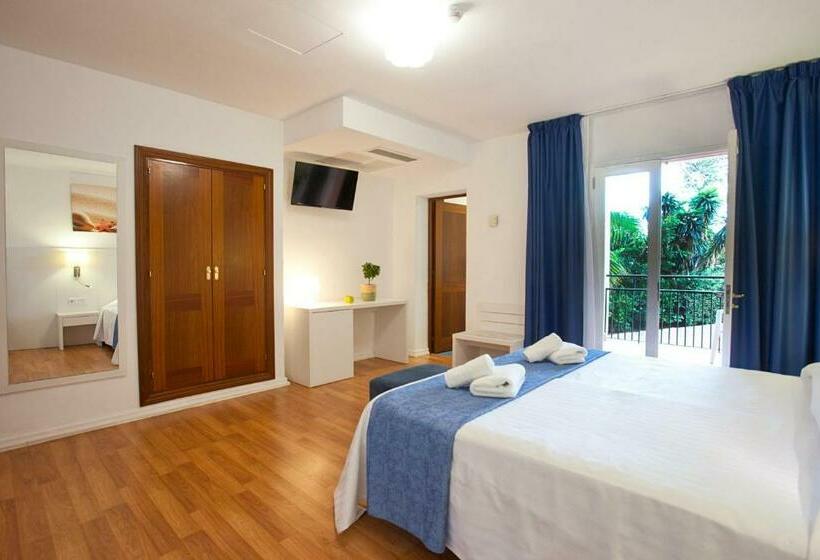 غرفة قياسية مزوَّدة بشُرفة, Cala Murada