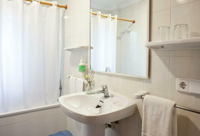 غرفة قياسية مزوَّدة بشُرفة, Cala Murada