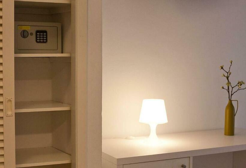 غرفة قياسية مزوَّدة بشُرفة, Cala Murada