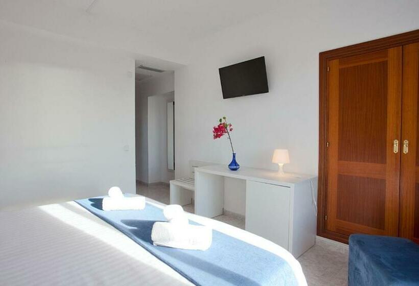 غرفة قياسية مزوَّدة بشُرفة, Cala Murada