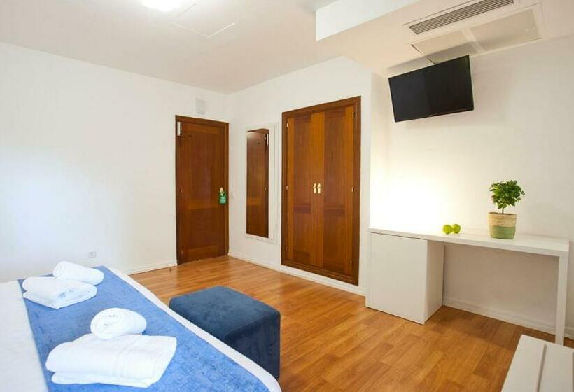 غرفة قياسية مزوَّدة بشُرفة, Cala Murada