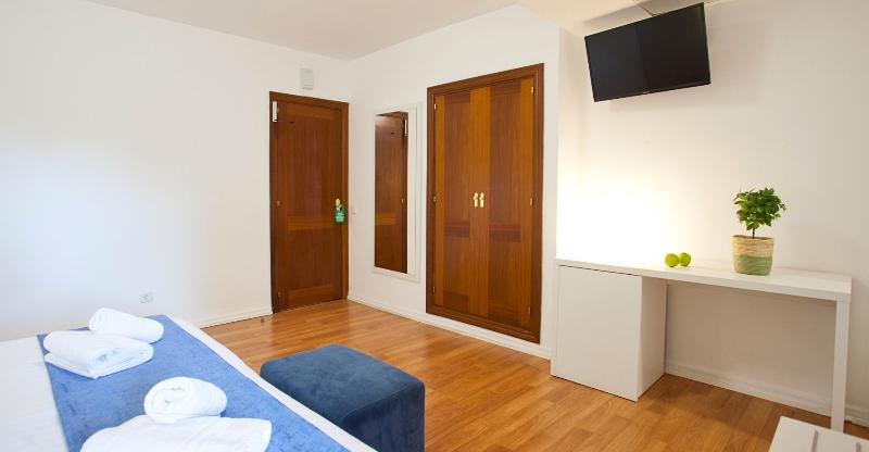 غرفة قياسية مزوَّدة بشُرفة, Cala Murada