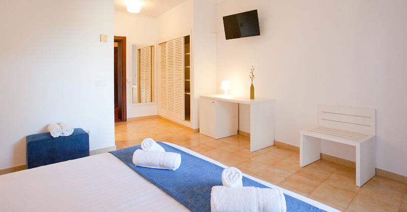 غرفة قياسية مزوَّدة بشُرفة, Cala Murada