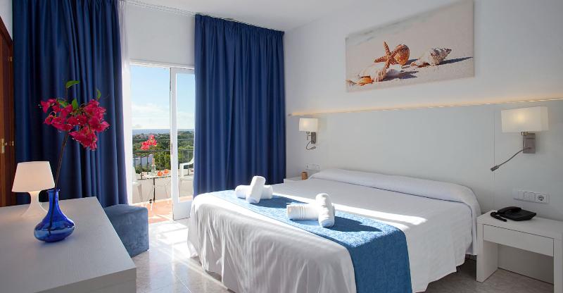 غرفة قياسية مزوَّدة بشُرفة, Cala Murada