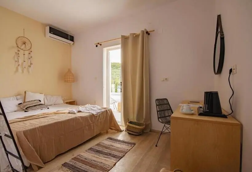 Standard-huone Allasnäkymä, Olive Grove Suites Boutique