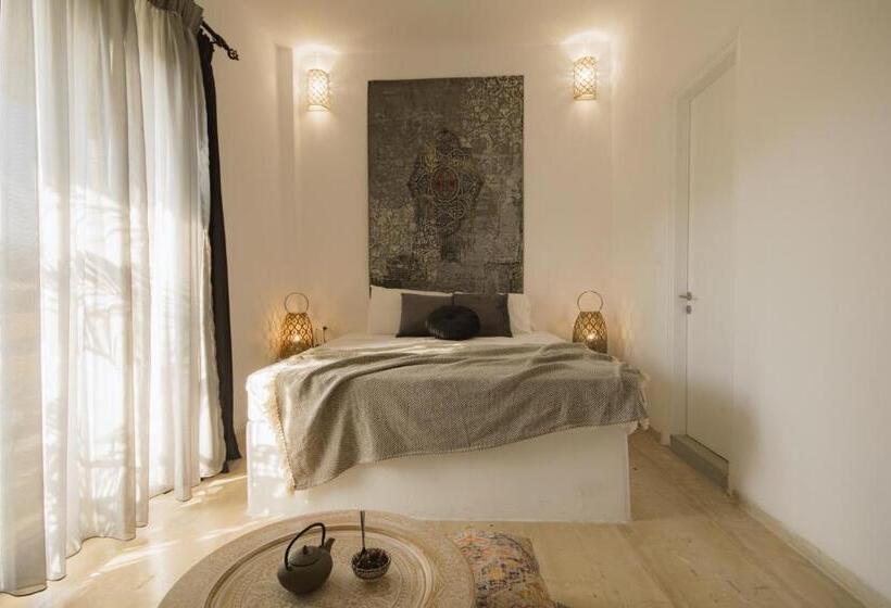 Номер Стандарт Вид на Бассейн, Olive Grove Suites Boutique