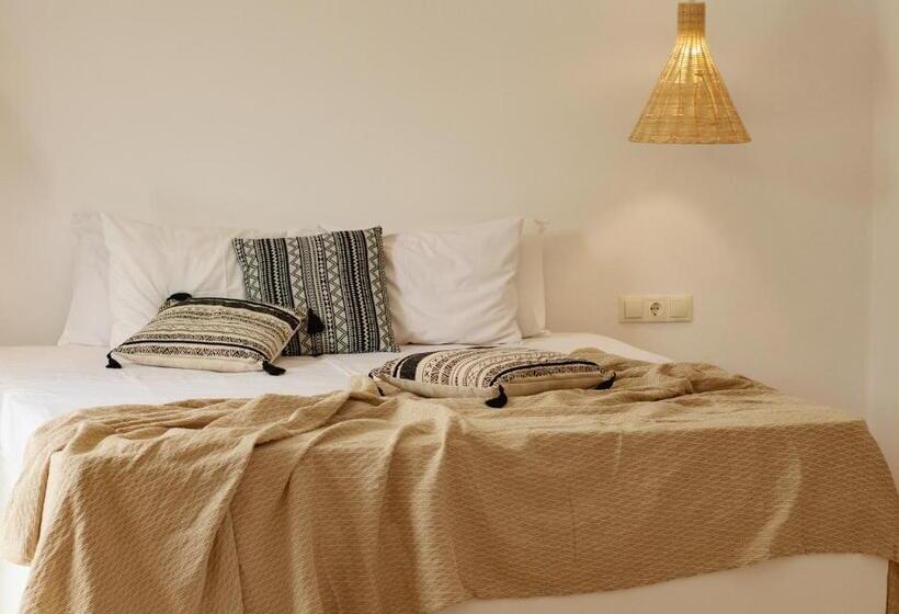 套房带泳池景, Olive Grove Suites Boutique