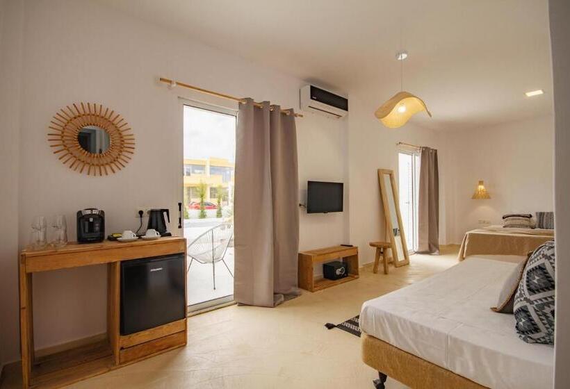 套房带泳池景, Olive Grove Suites Boutique