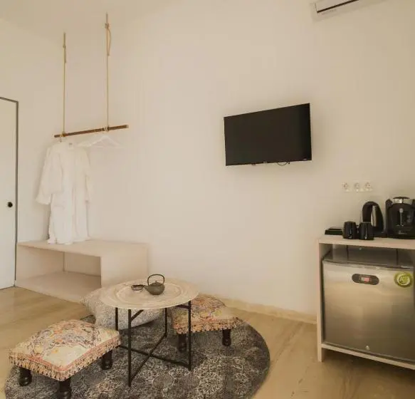 Standard-huone Allasnäkymä, Olive Grove Suites Boutique