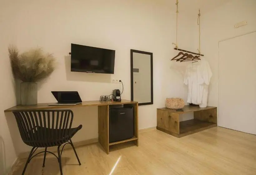 Standard-huone Allasnäkymä, Olive Grove Suites Boutique
