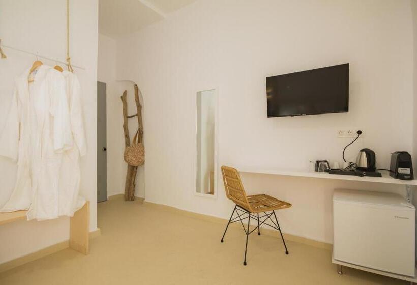 Номер Стандарт Вид на Бассейн, Olive Grove Suites Boutique