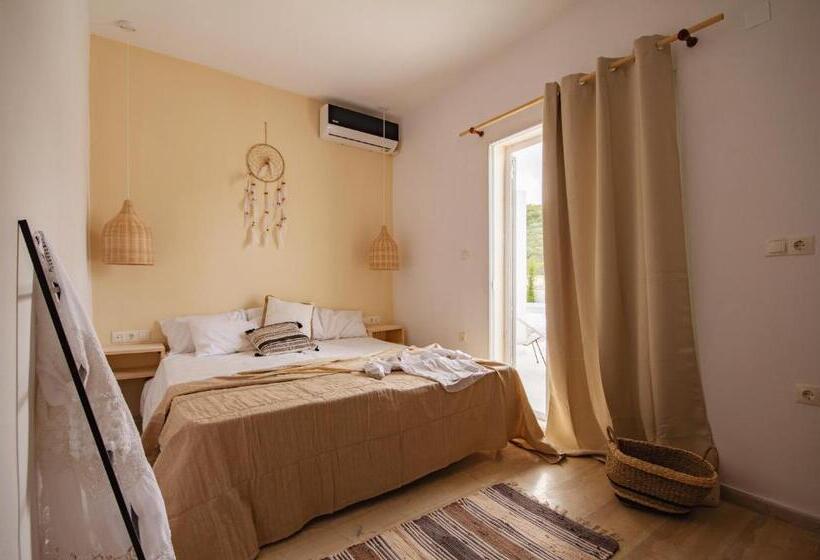 Номер Стандарт Вид на Бассейн, Olive Grove Suites Boutique