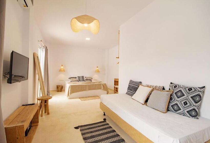 套房带泳池景, Olive Grove Suites Boutique