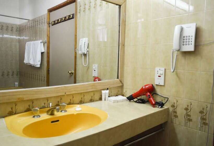 سوییت, Golf Hotel Kakamega