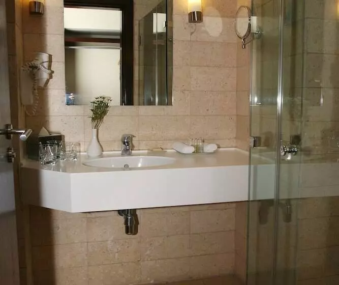 Deluxe Room, Grand Tala Bay Resort, Aqaba