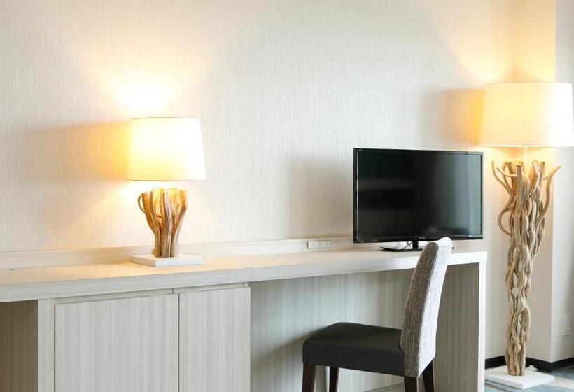 Номер Executive Кровать Кинг, Loisir Hotel Naha