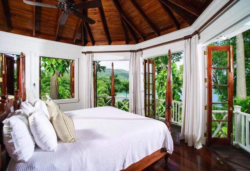 سوییت, Round Hill Hotel & Villas