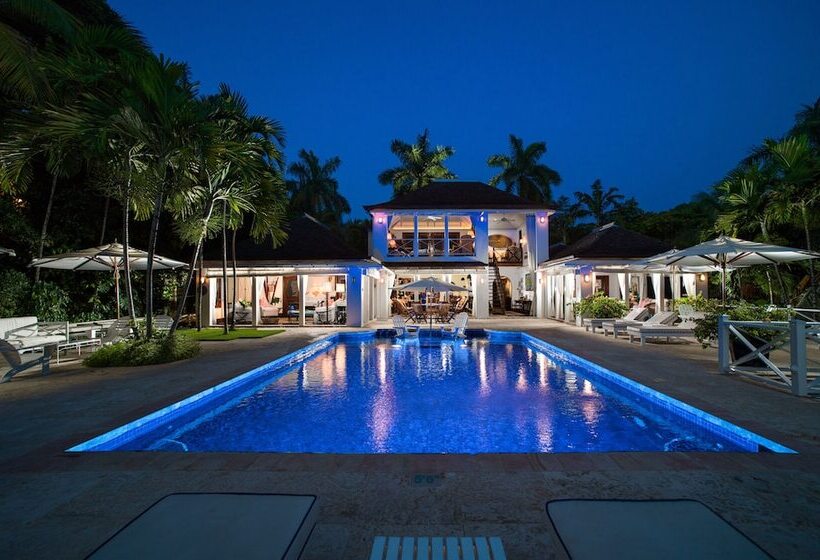 ویلای 4 خوابه, Round Hill Hotel & Villas