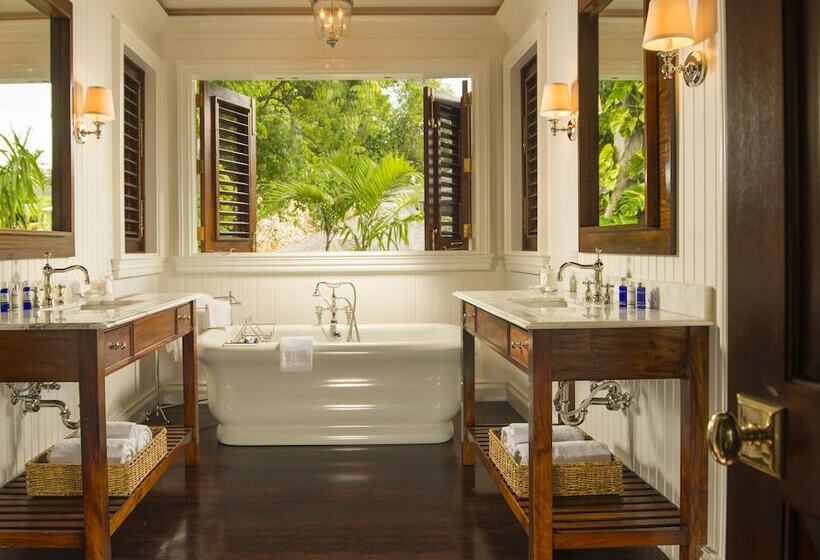 ویلای 5 خوابه, Round Hill Hotel & Villas