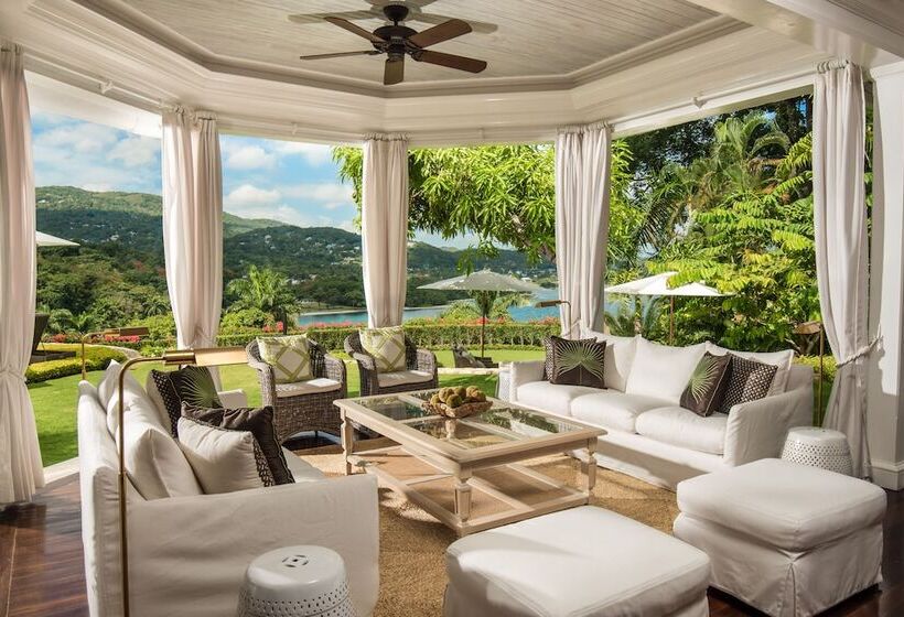 ویلای 5 خوابه, Round Hill Hotel & Villas