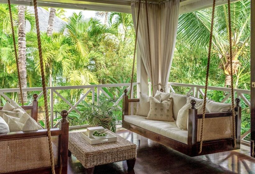 ویلای 5 خوابه, Round Hill Hotel & Villas