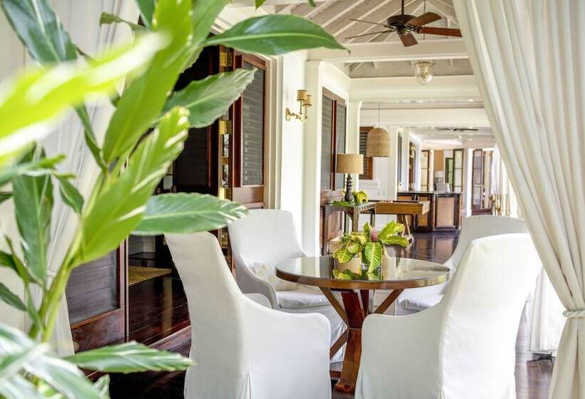 ویلای 5 خوابه, Round Hill Hotel & Villas