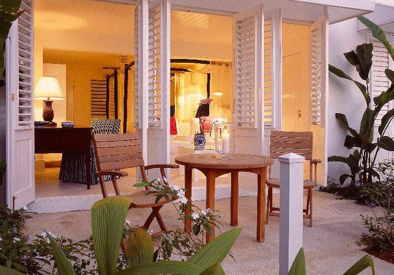 اتاق استاندارد با بالکن و چشمانداز دریا, Round Hill Hotel & Villas